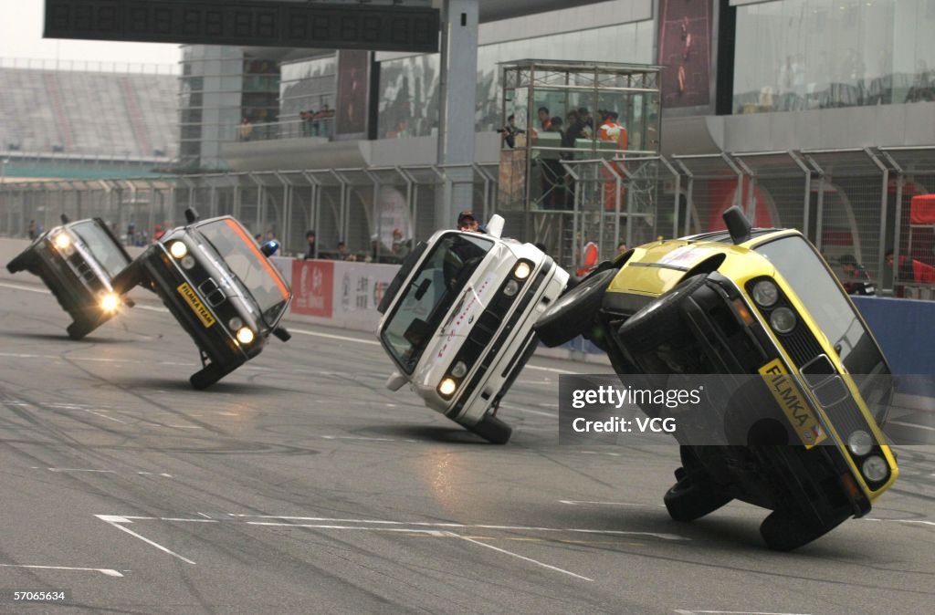 Hollywood stunt actor performs in Shanghai