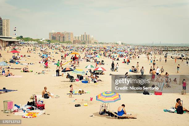 coney island summer crowds - crowded beach stock pictures, royalty-free photos & images