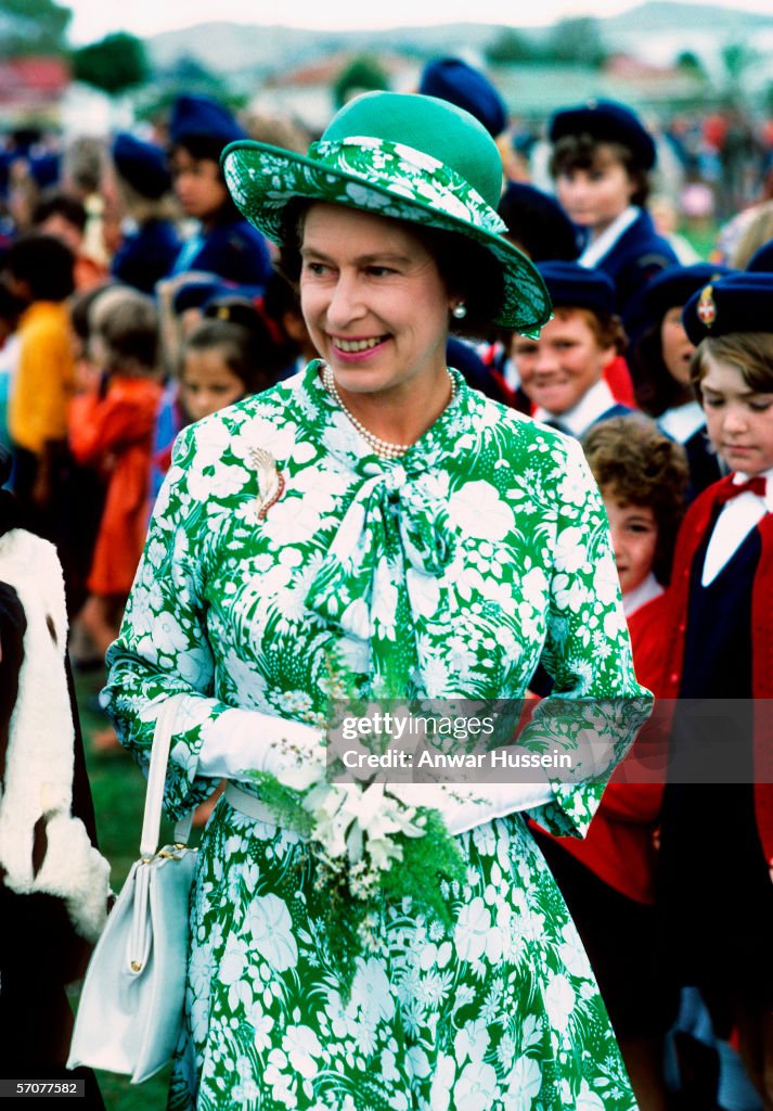Queen Elizabeth ll smiles during her visit to New Zealand part of her ...