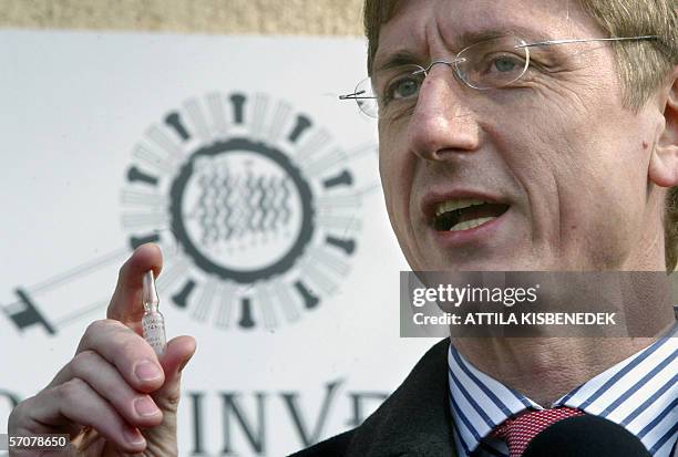 Hungarian Prime Minister Ferenc Gyurcsany holds up and shows a phial of vaccine against the bird flu virus,H5N1, in Pilisborosjeno 14 March 2006...