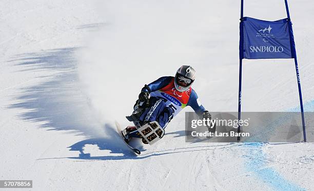 Russell Docker Russell Docker Photos and Premium High Res Pictures - Getty Images