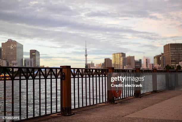 city sunset - tsukishima tokio stockfoto's en -beelden