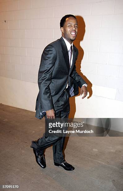 Damon Jones of the Cleveland Cavaliers arrives before the game against the Dallas Mavericks on March 14, 2006 at the American Airlines Center in...
