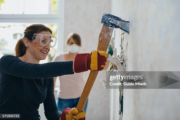 woman doing demolition. - demolition of florida sinkhole house continues stockfoto's en -beelden