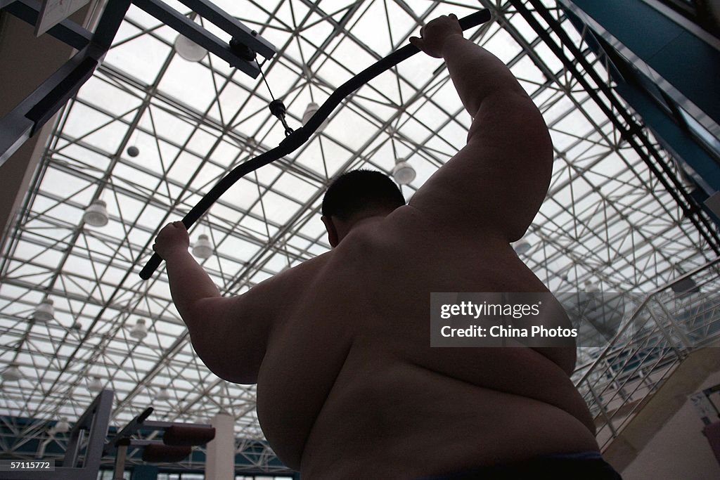 Clinic In Wuhan Treats Obese Teenager With Acupuncture