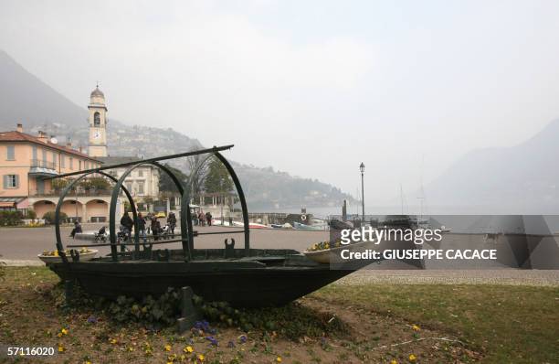 Picture taken 17 March 2006 of "Lucia " the typical boat of Como Lake in Cernobbio the shores of Italy's Lake Como. US film stars Brad Pitt and...