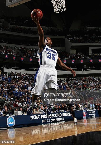 Darius Washington Jr. #35 of the Memphis Tigers goes up for a shot against the Oral Roberts Golden Eagles during the First Round game of the 2006...