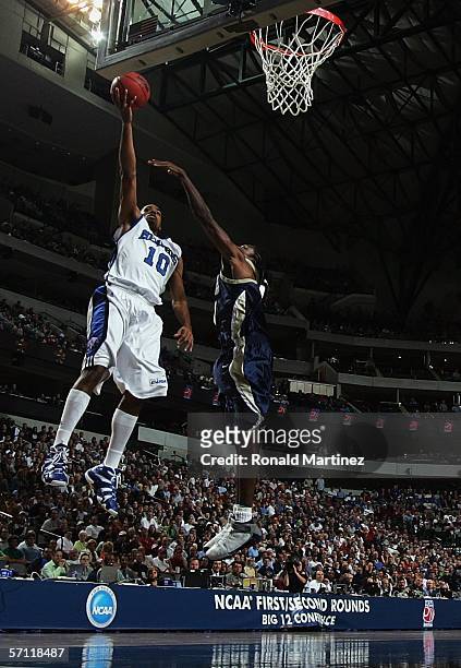 Rodney Carney of the Memphis Tigers goes up for a shot over Larry Owens of the Oral Roberts Golden Eagles during the First Round game of the 2006...