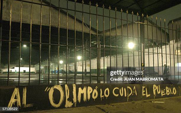 Buenos Aires, ARGENTINA: Foto del frente del "Olimpo", uno de los centros de detencion clandestinos usados por la dictadura para torturar y mantener...