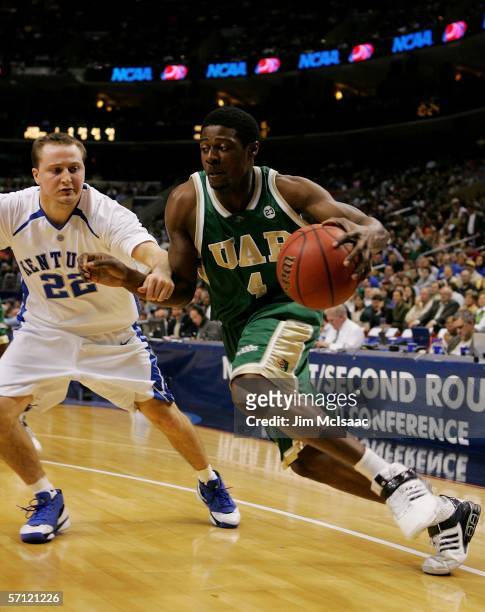 Paul Delaney III of the UAB Blazers drives to the hoop around Patrick Sparks of the Kentucky Wildcats during the First Round of the 2006 NCAA Men's...