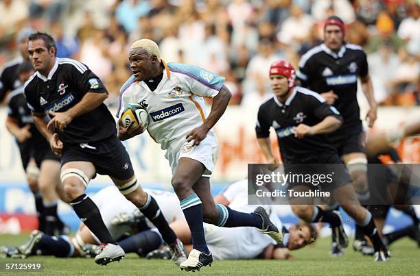 Kabamba Floors of the Cheetahsin action during the Super 14 match between the Vodacom Stormers and the Vodacom Cheetahs at Newlands Stadium on March...