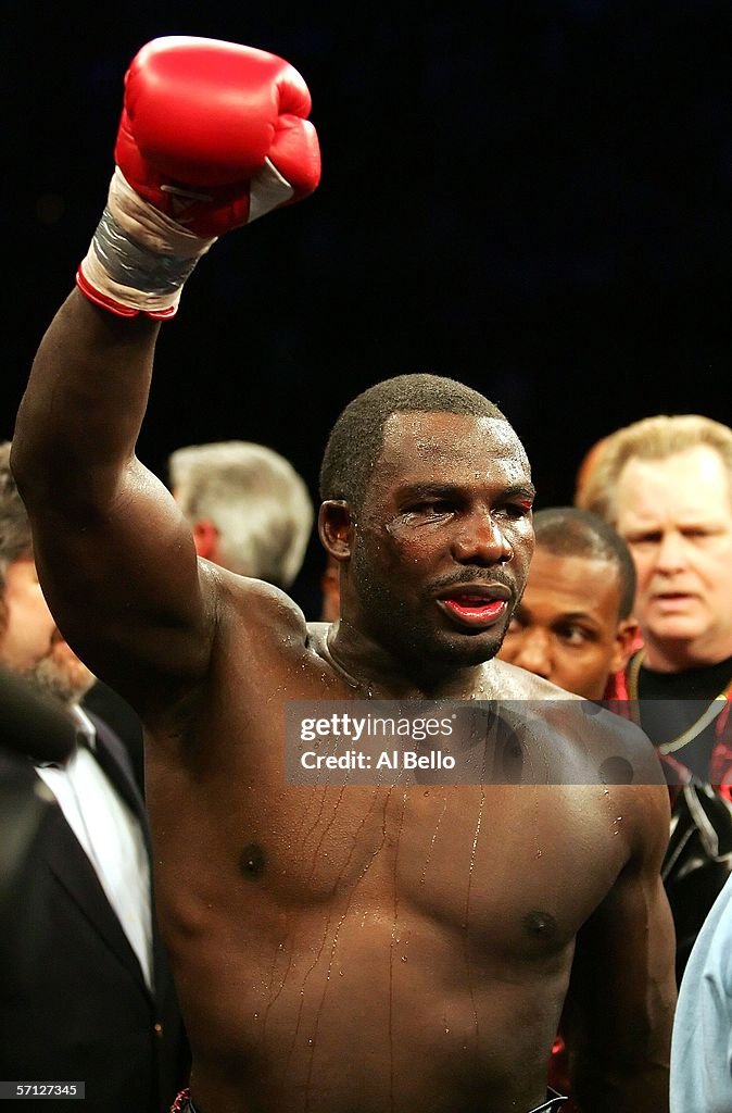 Hashim R Hasim Rahman retains his WBC Heavyweight Championship belt after his ...