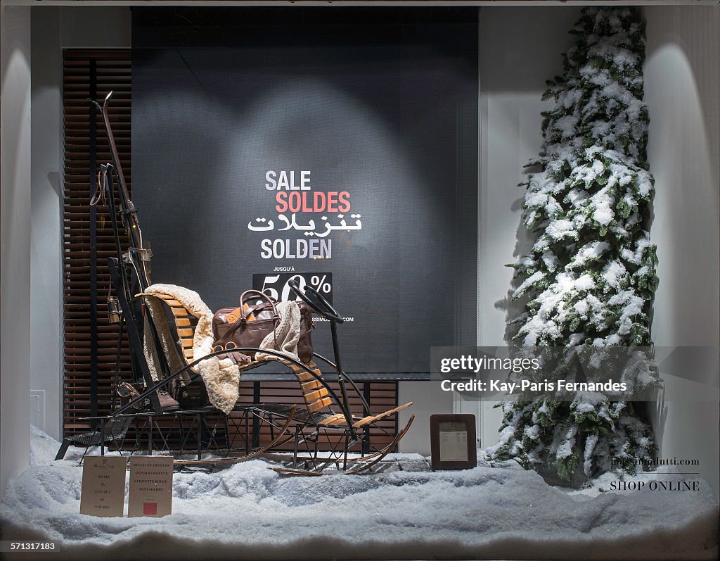 rijk Afgrond Boos Massimo Dutti - Paris, window display 2015 as Part of the World... News  Photo - Getty Images