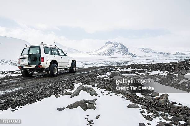off road vehicle on langjokull glacier, iceland - snow road stock-fotos und bilder