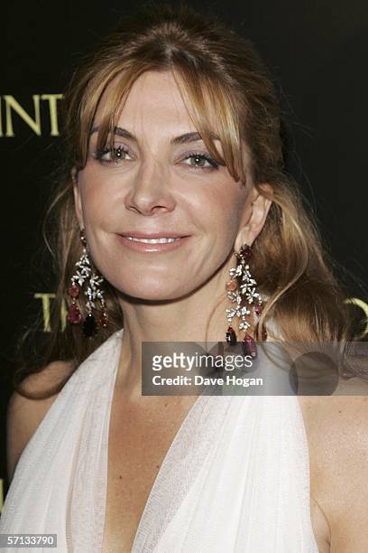 Actress Natasha Richardson arrives at the UK Premiere of 'The White Countess' at the Curzon Mayfair on March 19, 2006 in London, England.
