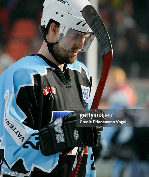 53 Paul Manning Feature Stock Photos, HighRes Pictures, and Images