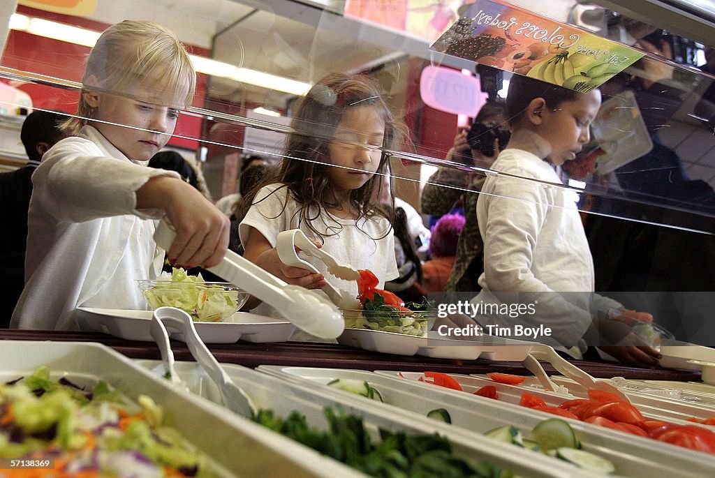 Senator Dick Durbin Tours New Healthy Lunch In Schools Program