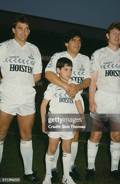 From left to right, Tottenham Hotspur player Gary Mabbutt, Argentine footballer Diego Maradona and English footballer Clive Allen with a young Pablo...