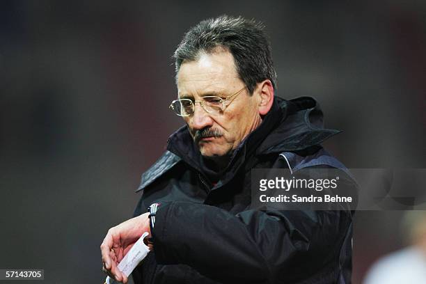 Coach Harry Deutinger of Unterhaching looks at his watch during the Second Bundesliga match between Spvgg Unterhaching and SC Freiburg at the...