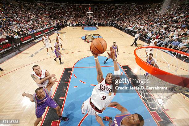 Andre Iguodala of the Philadelphia 76ers shoots against the Phoenix Suns on January 31, 2006 at the Wachovia Center in Philadelphia, Pennsylvania....