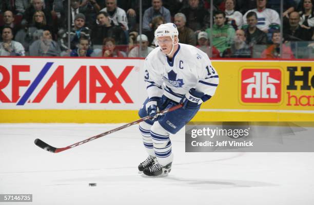 Mats Sundin of the Toronto Maple Leafs skates with the puck during the NHL game against the Vancouver Canucks on January 10, 2006 at General Motors...