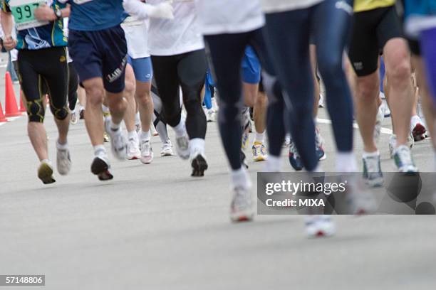 marathon athletes, blurred motion - japan racing stock pictures, royalty-free photos & images