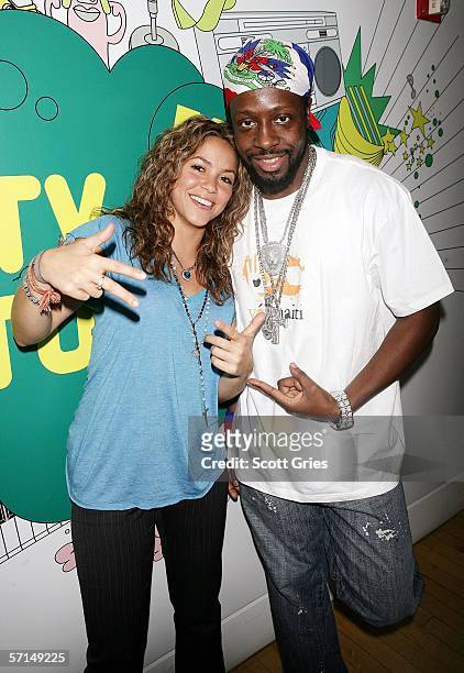 meditativ ammunition Studerende 629 With Shakira And Wyclef Jean Photos & High Res Pictures - Getty Images