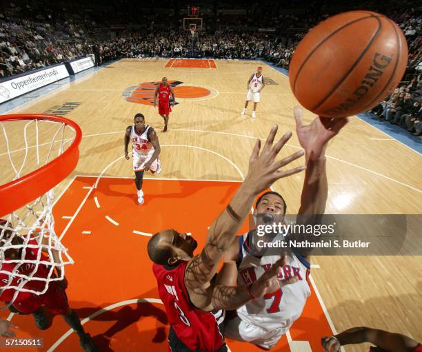 Channing Frye of the New York Knicks shoots against Loren Woods of the Toronto Raptors at Madison Square Garden on March 21, 2006 in New York City....