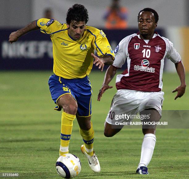 Abu Dhabi, UNITED ARAB EMIRATES: Ismail Matar of the Emirati Al-Wahda club vies with Qatar's Gharrafa player, Saad al-Shammari, during their AFC...