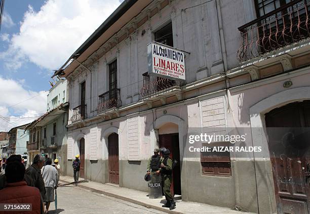 Frontis del alojamiento Linares en cuya parte de atras se produjo la primera explosion, el 22 de marzo de 2006 en el centro de la ciudad de La Paz,...