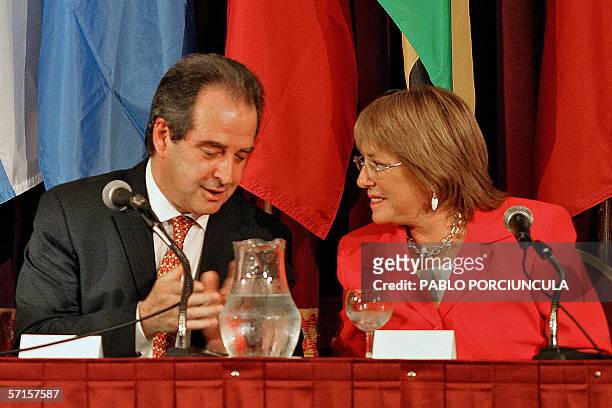 Michelle Bachelet, presidenta de Chile, habla con Jose Luis Machinea, Secretario Ejecutivo de la Comision Economica Para America Latina y el Caribe ,...