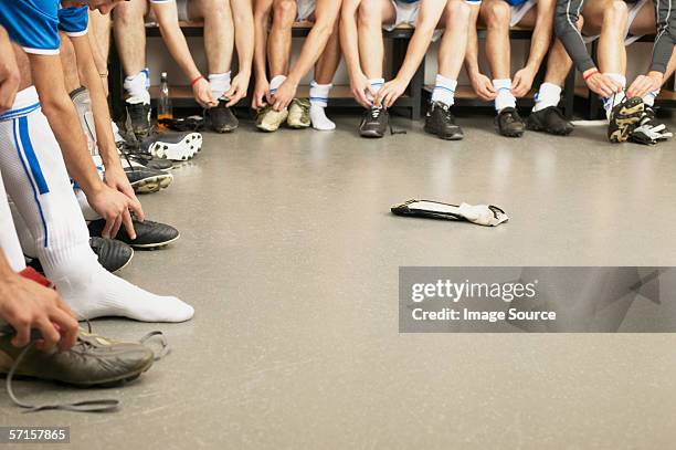 football team tying laces - football bench stock pictures, royalty-free photos & images