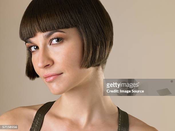 ボブの髪型を持つ女性 - bangs ストックフォトと画像