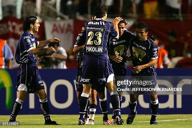 Jugadores de Pumas de Mexico celebran un gol al equipo brasileno Internacional, en partido de Copa Libertadores de America, en el estadio Beira Rio...