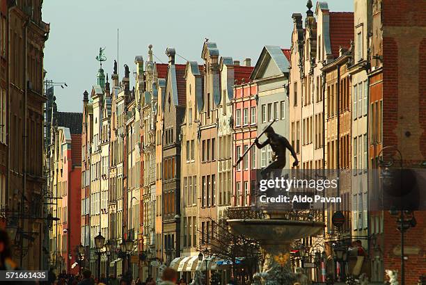 poland, gdansk, facades in dluga street - gdansk poland stockfoto's en -beelden