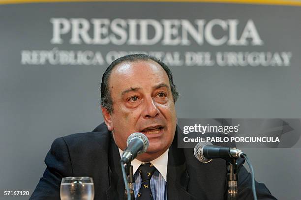 Gonzalo Fernandez, secretario de la Presidencia de Uruguay, brinda una conferencia de prensa en Montevideo el 23 de marzo de 2006. Fernandez informo...