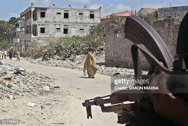Somali woman walks 08 February 2005 in Hamarjajab Street, one of the most dangerous streets of Mogadishu, where most gangs hide after killing or...