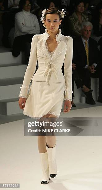 Chanel Spring Collection 2006 657 Chanel Runway Haute Couture Springsummer 2006 Stock Photos, High ...