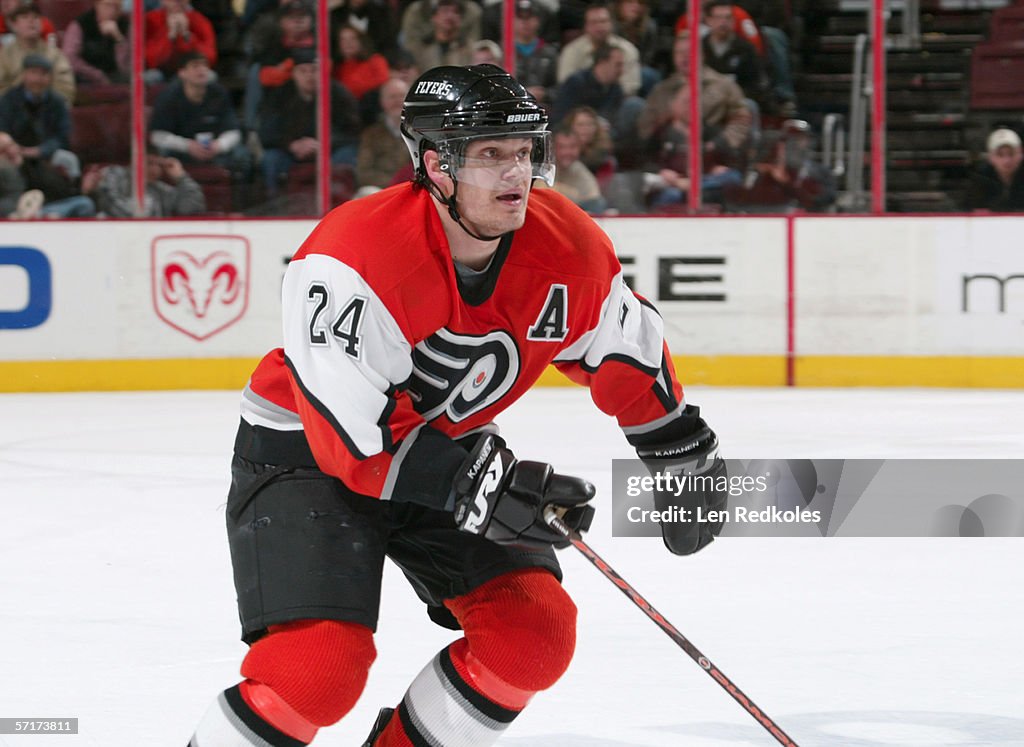 Carolina Hurricanes v Philadelphia Flyers