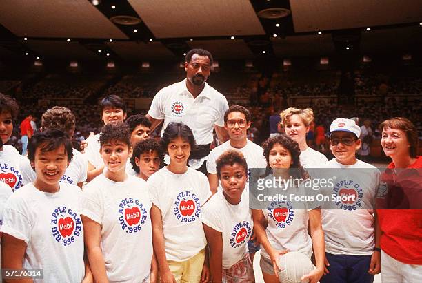 Albert King of the New York Nets appears with kids at the 1986 Mobil Big Apple Games at Folt Stadium circa 1986 New York, New York.