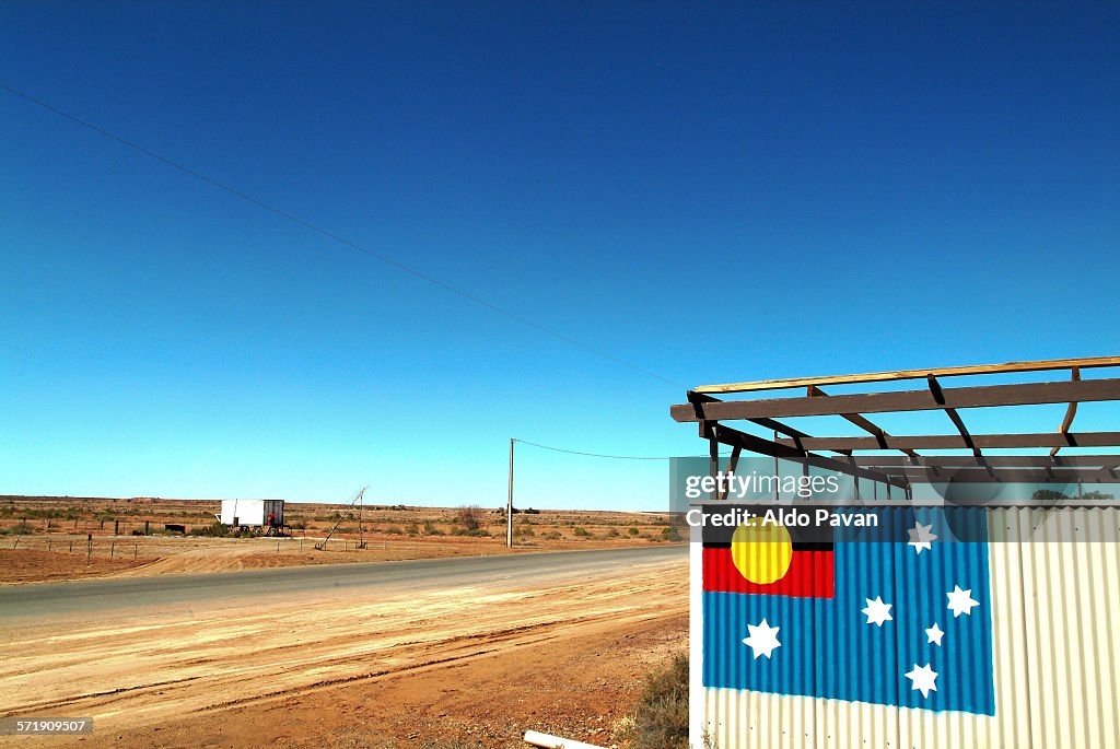 Aboriginal flag inserted in the Australian flag