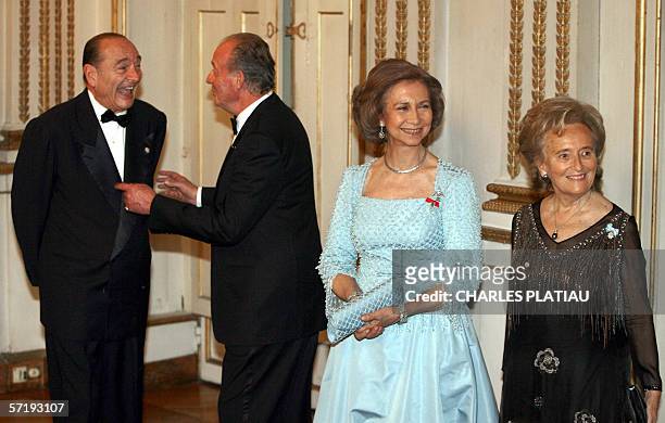 French President Jacques Chirac shares a laugh with King Juan Carlos of Spain next to Queen Sofia and Bernadette Chirac before dinner at the Elysee...