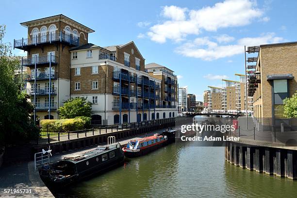 limehouse cut canal - east london london stock-fotos und bilder
