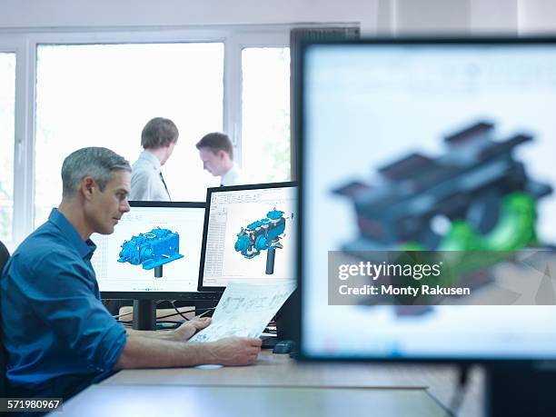 engineer using computer aided design (cad) - engineer cad photos et images de collection