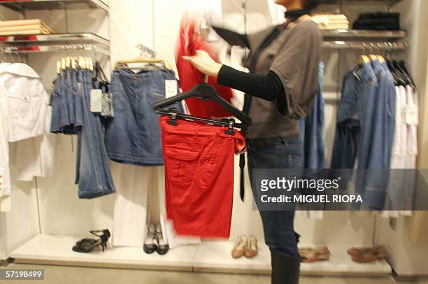 175 Zara Outlet Stock Photos, High-Res Pictures, and Images - Getty Images