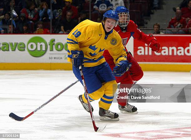 Nicklas Backstrom of Team Sweden skates against Team Czech Republic during their World Jr. Hockey Championship 5th place game at General Motors Place...