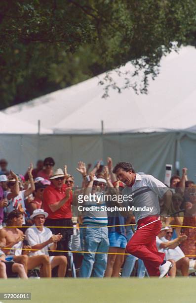 Hale Irwin of the USA celebrates victory with a lap of honour on the 18th hole during the 1990 US Open held at the Medinah Country Club, in Medinah,...