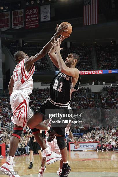 Mutamba Houston Rockets Dikembe Mutombo And Block Photos and Premium High Res Pictures - Getty ...