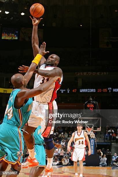 Adonal Foyle of the Golden State Warriors shoots against Marc Jackson of the New Orleans/Oklahoma City Hornets on March 29, 2006 at the Arena in...