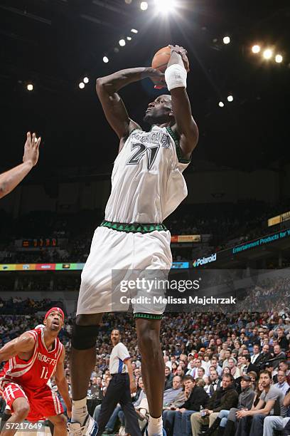 Kevin Garnett of the Minnesota Timberwolves shoots against the Houston Rockets on March 7, 2006 at the Target Center in Minneapolis, Minnesota....